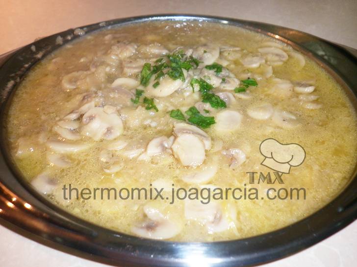 Champiñones en salsa